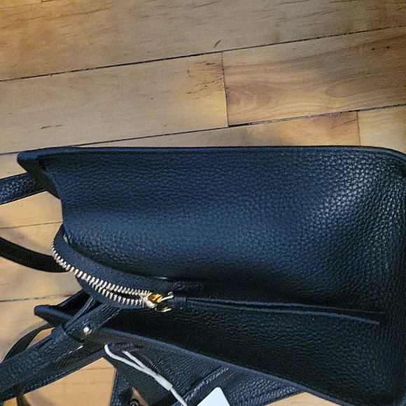 Ferragamo Amy small tote in black leather. NWOT. - Picture 8 of 9